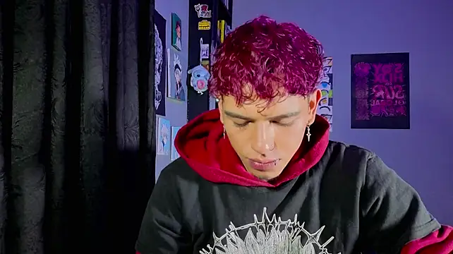 MikeyKuro élő XXX-chatje