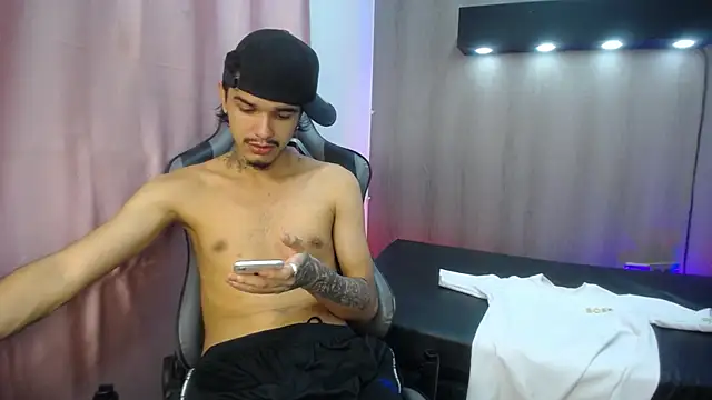צ'אט XXX בשידור חי של Tayson_Hot