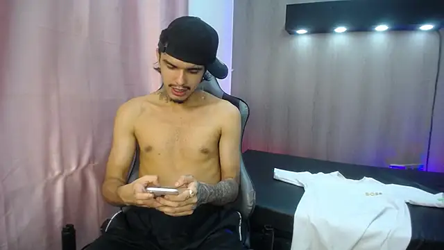 XXX chat uživo modela Tayson_Hot