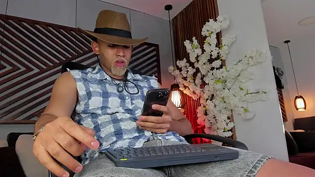 B_Wild live XXX chat