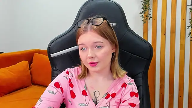 ElinaVale's Live XXX Chat