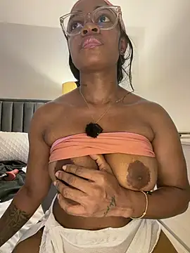 XXX chat uživo modela CharlottX