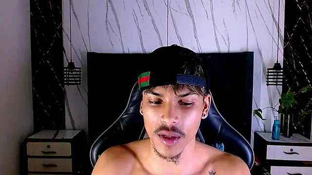 Angel_foxc13's Live XXX Chat
