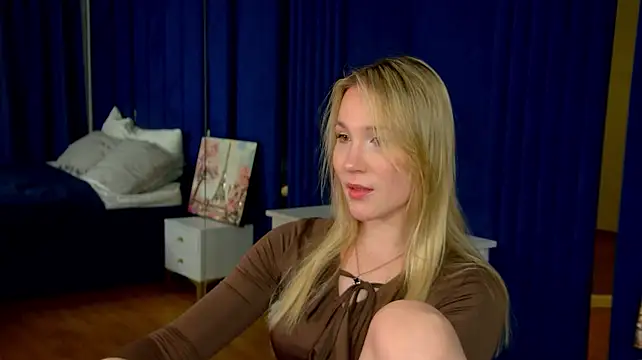 ElaraVoltage's Live XXX Chat