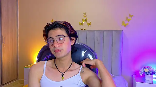Derek_Sinn 即時 XXX 聊天