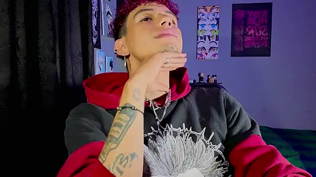 MikeyKuro Chat XXX in diretta