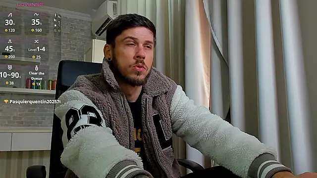 צ'אט XXX בשידור חי של JonahShaw