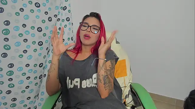 Chat +18 de LilithLuxorr_ ao vivo
