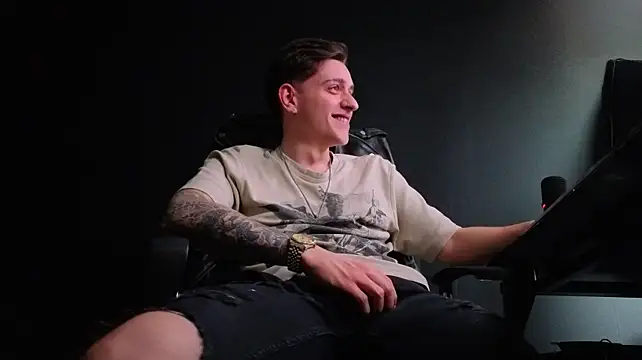Онлайн чат XXX FelixStarkk