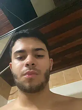 צ'אט XXX בשידור חי של TylerWest_