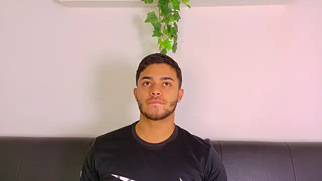 XXX chat uživo modela TylerWest_