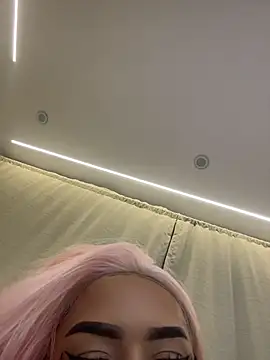 kymberly_18 XXX чат на живо
