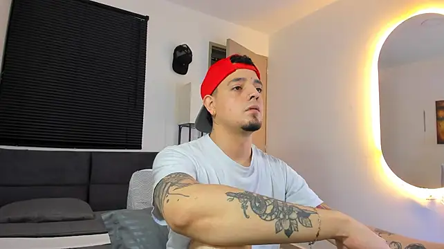 alejandro_calderon1's Live XXX Chat