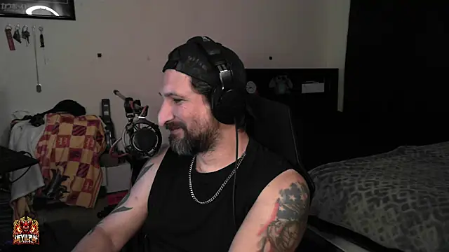 DevilPup75_ Chat XXX in diretta