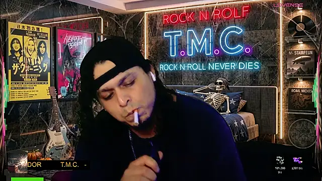 chino_roz Show in webcam