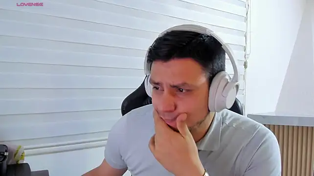 Chat +18 de Rick_Adams ao vivo