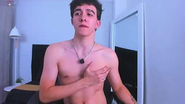 Austinbolt Adlı Modelin Canlı XXX Sohbeti