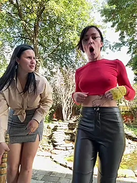 צ'אט XXX בשידור חי של CherryBombs-