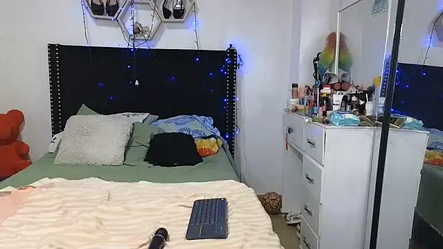 Chat +18 de charlotte_077 ao vivo