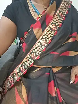 Tamil-hotwife 网络视讯表演