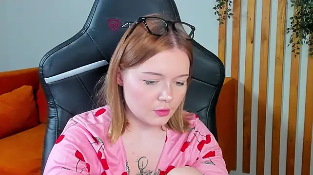 ElinaVale Chat XXX live