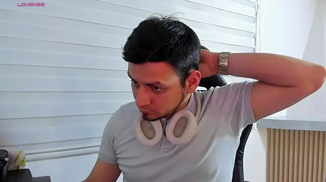 Chat +18 de Rick_Adams ao vivo