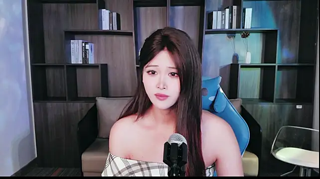 yiyi__01 élő XXX-chatje