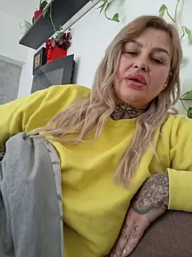 Chatroom XXX en direct de CandyCurvess