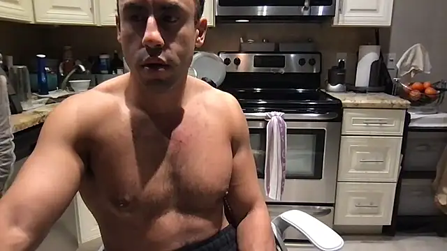 BigGuyMuscle Chat XXX in diretta