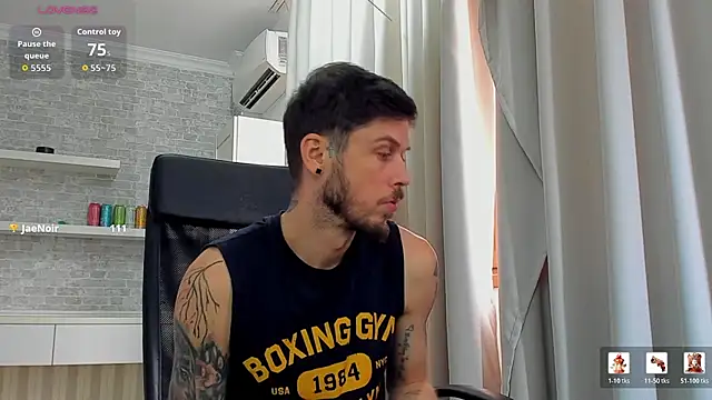JonahShaw Adlı Modelin Canlı XXX Sohbeti