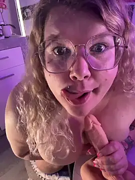 KimberlyCurves Chat XXX in diretta