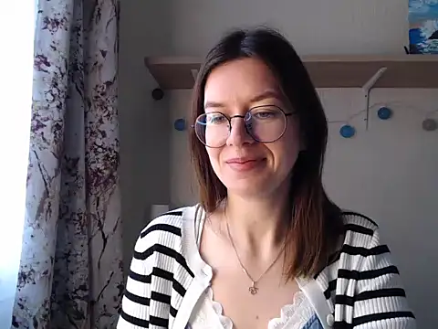 ElaraHart's Live XXX Chat