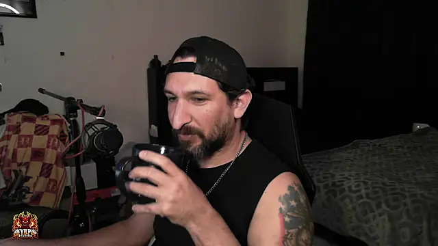 DevilPup75_ élő XXX-chatje