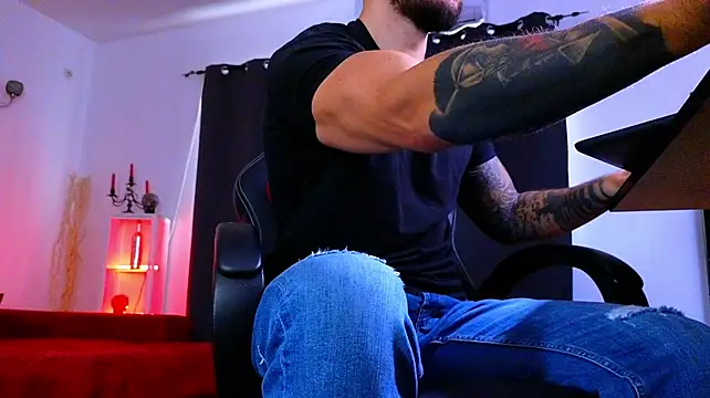 MightyAaron66 Live XXX-chat