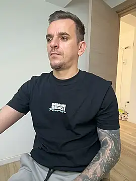 Huge_cock22cm Chat XXX in diretta