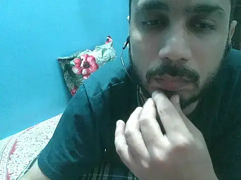 Precumboner Adlı Modelin Canlı XXX Sohbeti
