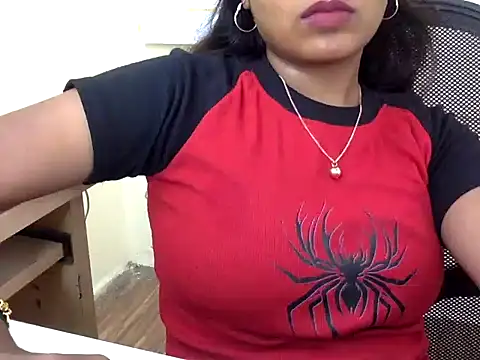 Meera-Mythun Adlı Modelin Canlı XXX Sohbeti