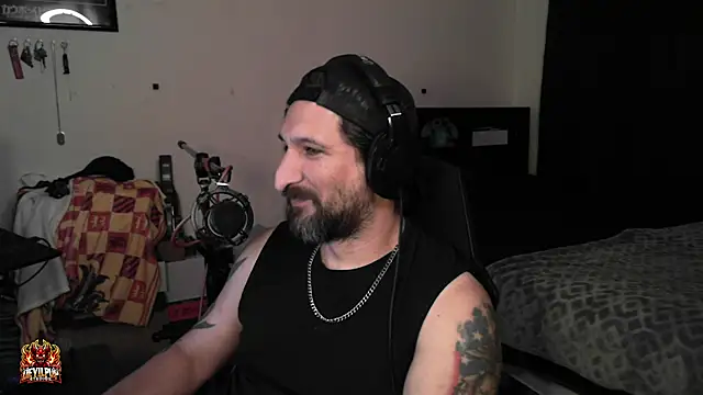 DevilPup75_ élő XXX-chatje