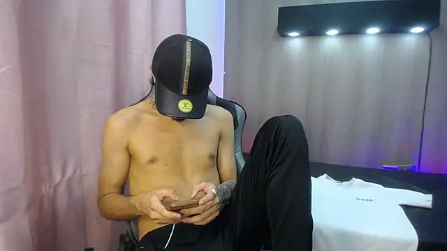 Tayson_Hot élő XXX-chatje