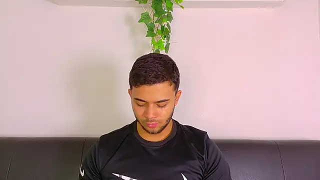 Chatroom XXX en direct de TylerWest_