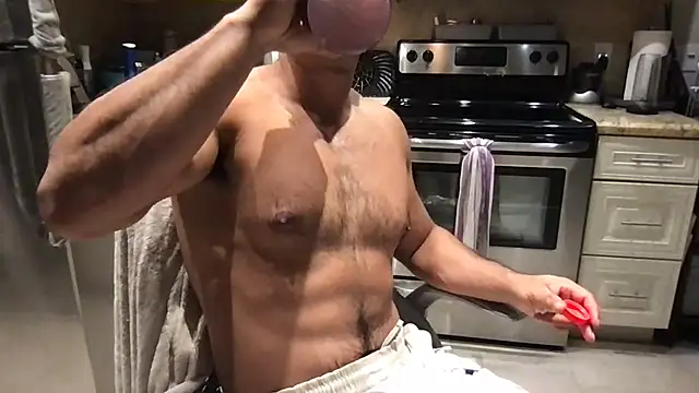 BigGuyMuscle élő XXX-chatje