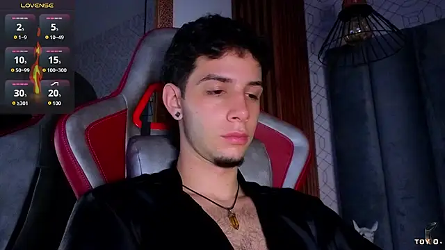 צ'אט XXX בשידור חי של isaacblaze_