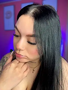 Megaan__More Adlı Modelin Canlı XXX Sohbeti