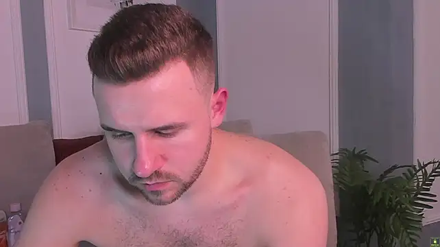 EnriqueBarberry XXX чат на живо