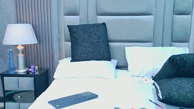 VioletMonroy XXX чат на живо