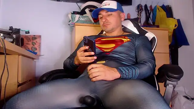 MikeMiller2's Live XXX Chat