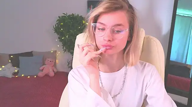 NoraMoreau XXX чат на живо