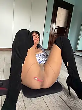 CherryCherry03 Adlı Modelin Canlı XXX Sohbeti