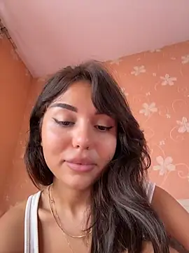 SilkyMira – Live XXX-chat