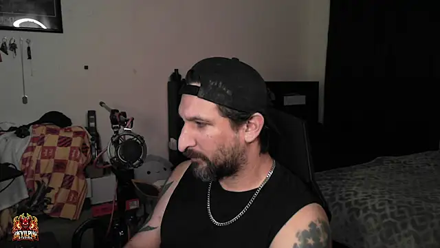 DevilPup75_ élő XXX-chatje